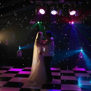 Julie Barker's avatar