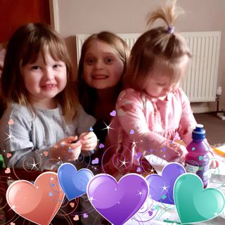 Lynne Robertson's avatar