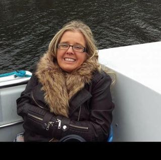 Julie-Ann Rowlands's avatar