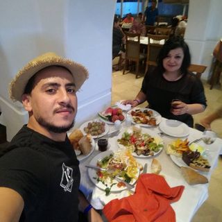 Larissa Costina's avatar