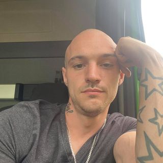 Damien Junior's avatar