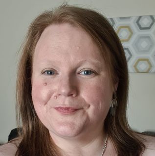 Clare Holland's avatar