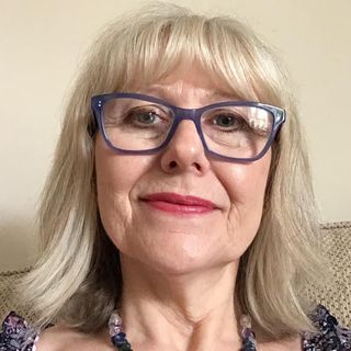 Julia Jones's avatar