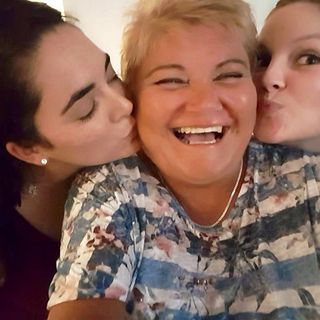 Lorraine Thom's avatar