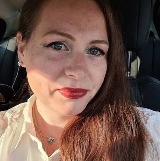 Tracey Voice's avatar