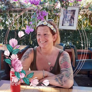 Julie Barnes's avatar