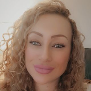 Faye Towlson-mann's avatar