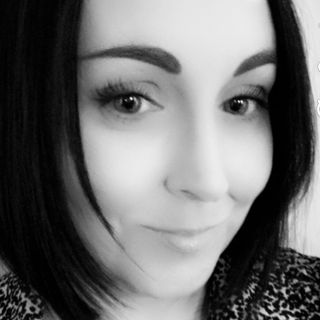 Lindsay Hall's avatar