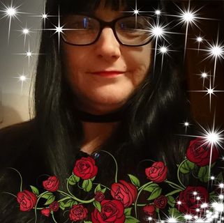 Kim Hall's avatar