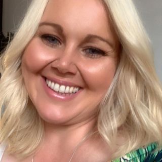 Lisa Dunford's avatar