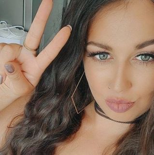 Lauren Faye's avatar