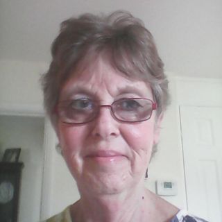 Pauline Wood's avatar