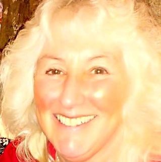 Julie Barnard's avatar
