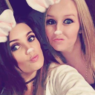 Laura hunton's avatar