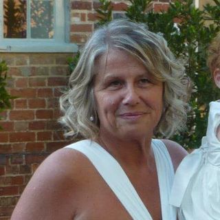 Lesley Muchmore's avatar