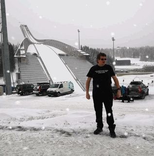 Richard J Lloyd's avatar