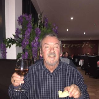 Phil Lakeman's avatar