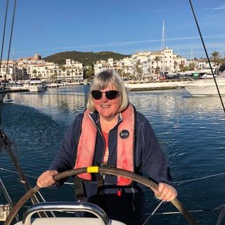 Sally Hampton's avatar