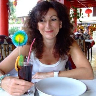 Nikki West's avatar
