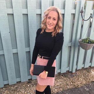 Clare Holland's avatar