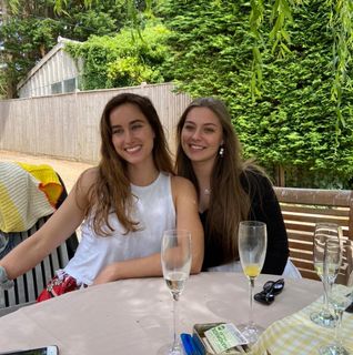 Amelia Dove's avatar