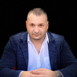 Darius Totoi's avatar