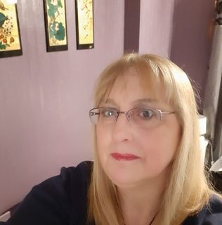 Tracey Holmes's avatar