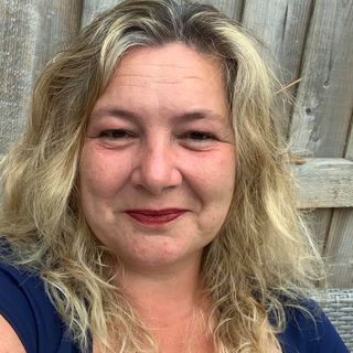 Angela Pearce's avatar