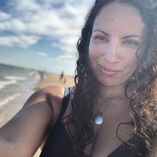 Ellie Jay Ch's avatar