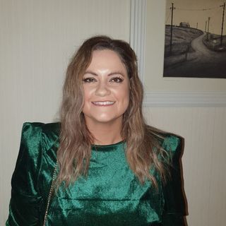 Rosey McNally's avatar