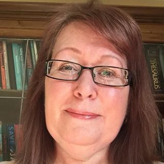 Julie Kemp's avatar