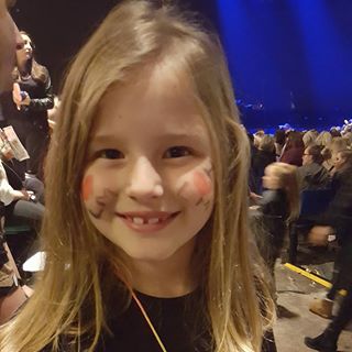 Julie Dinning's avatar