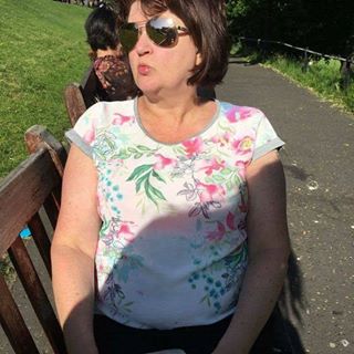 Lesley Nicholas's avatar