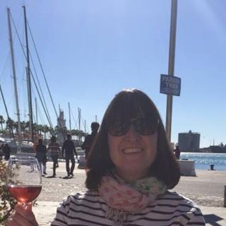 Helen Lewis's avatar