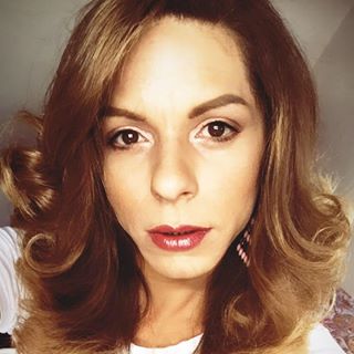 Laryssa Monteiro's avatar