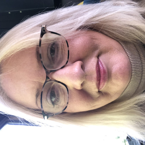 Julie Hawes's avatar